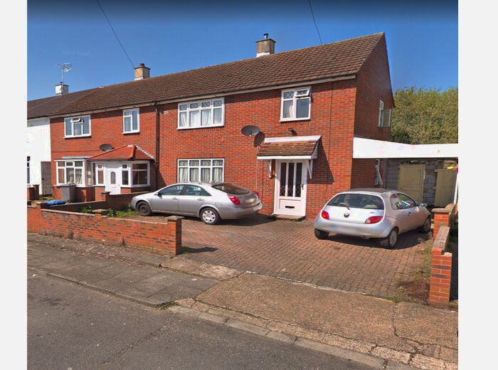 3 Bedroom Semi-Detached House To Rent In Robin Grove, Harrow, HA3