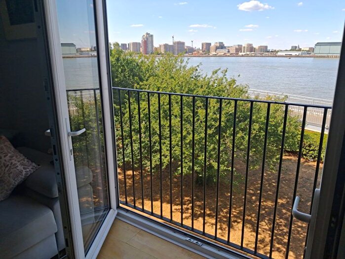 2 Bedroom Flat For Sale In Bywater House, Woolwich, SE18
