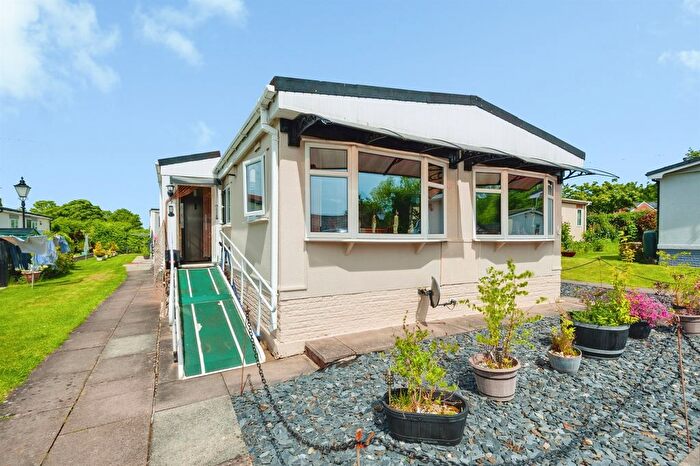 2 Bedroom Park Home For Sale In Chester Road, Frodsham, WA6