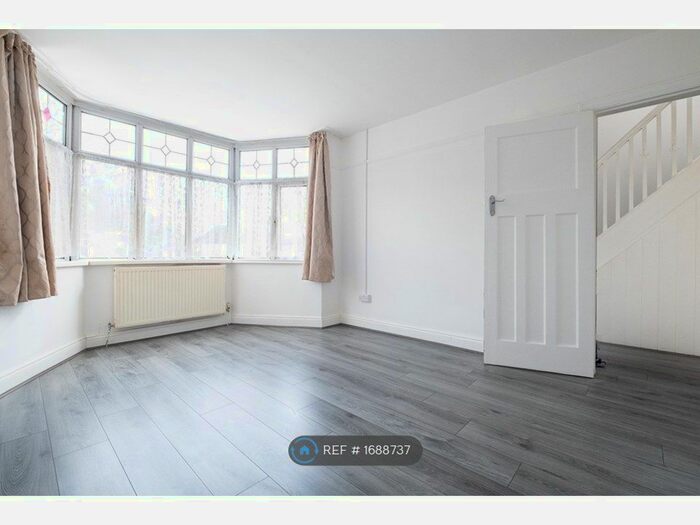 3 Bedroom Semi-Detached House To Rent In Kingstanding Road, Birmingham, B44