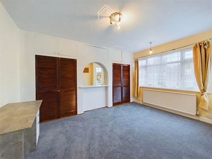 4 Bedroom Property To Rent In Vista Way, Harrow, HA3