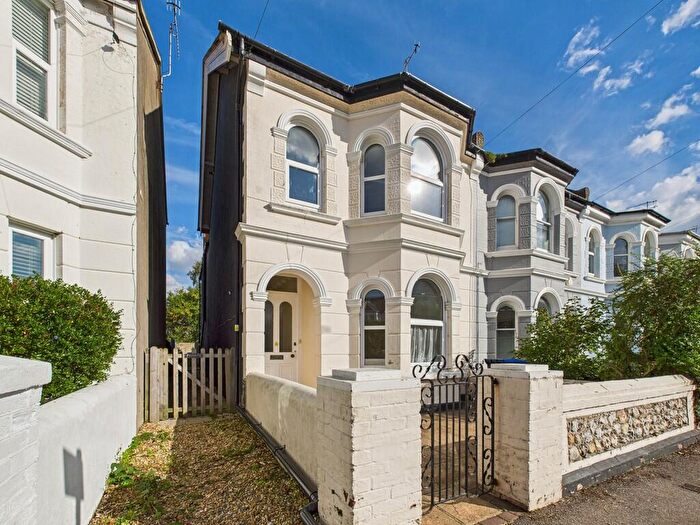 3 Bedroom End Of Terrace House To Rent In Eastcourt Road, Worthing, BN14