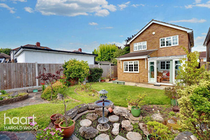 4 Bedroom Detached House For Sale In Tindall Close, Harold Wood, RM3