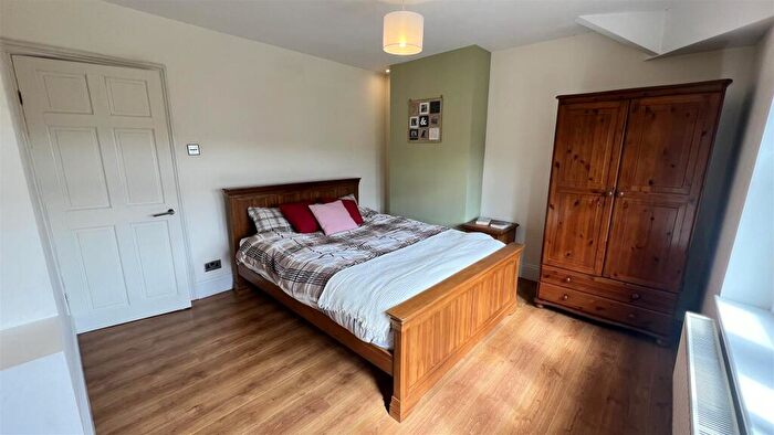 2 Bedroom End Of Terrace House To Rent In Yew Tree Road, Shepley, Huddersfield, HD8
