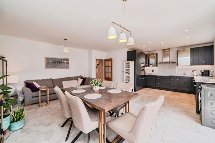 4 Bedroom Detached House For Sale In Clarence Mews, Leatherhead, Surrey, KT22