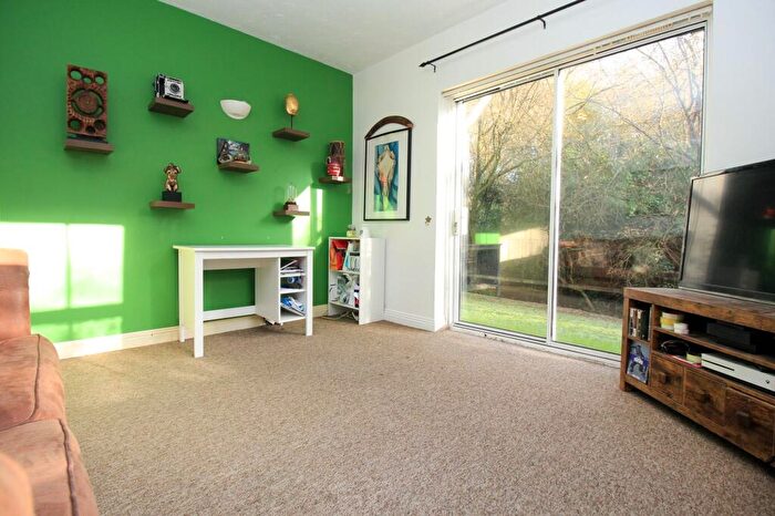 2 Bedroom Flat For Sale In Middle Road, Sholing, SO19