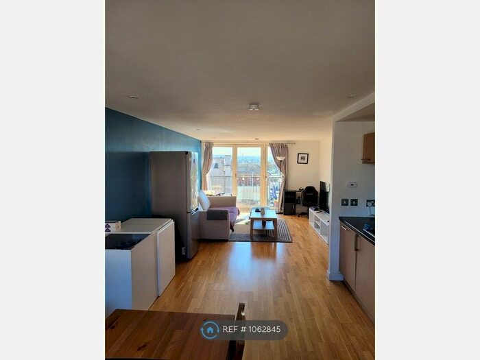 2 Bedroom Flat To Rent In Bell Street, Glasgow, G4