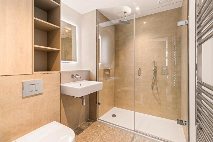 2 Bedroom Apartment To Rent In Nine Elms Lane, London, SW11