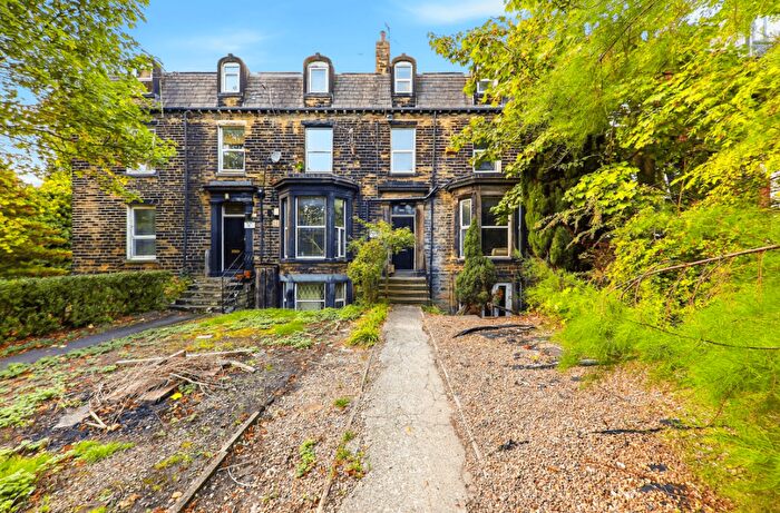 7 Bedroom Terraced House For Sale In Hyde Park Road, Leeds, LS6