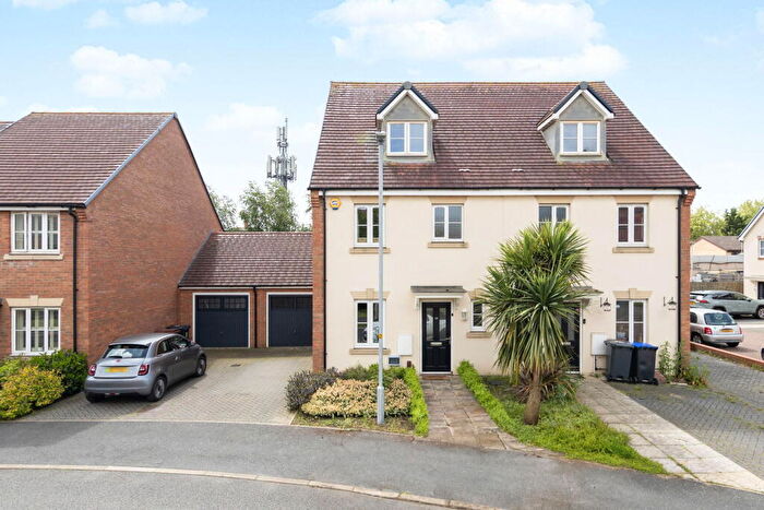 4 Bedroom Semi Detached House For Sale In Oak Grove, Weston Favell, Northampton, NN3