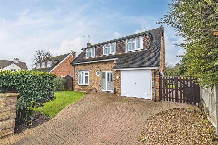4 Bedroom Detached House For Sale In Woodland Avenue, Windsor, SL4