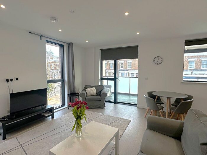 3 Bedroom Flat To Rent In Kilburn Park Road, London, NW6