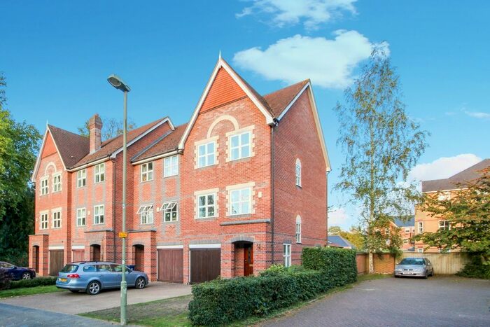 4 Bedroom Town House To Rent In Bishop Kirk Place, Oxford, OX2