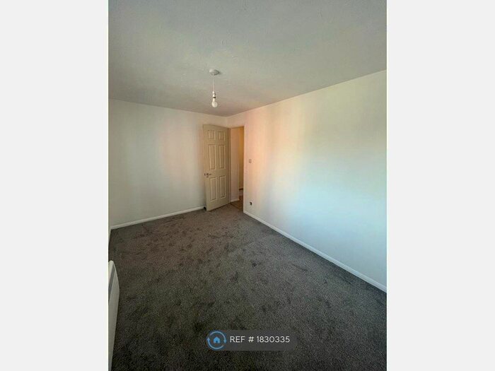 2 Bedroom Flat To Rent In Foxglove Way, Hackbridge, SM6