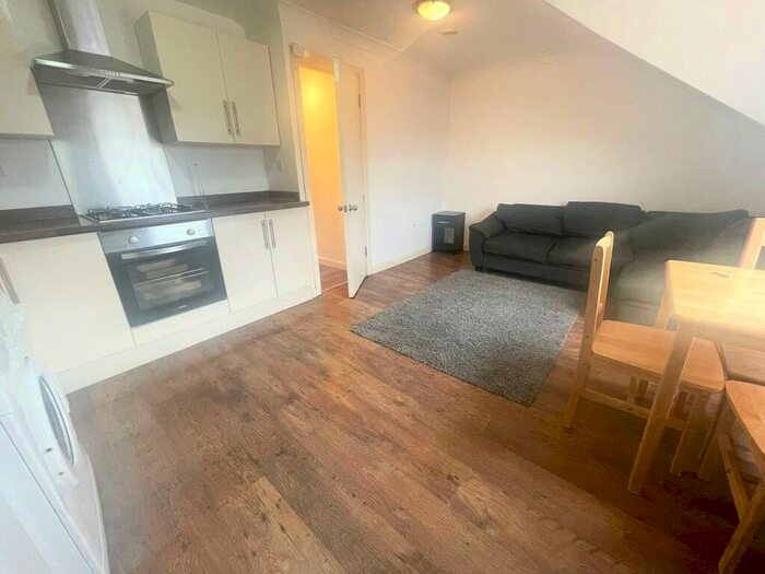 1 Bedroom Flat To Rent In Daleview Road, N15