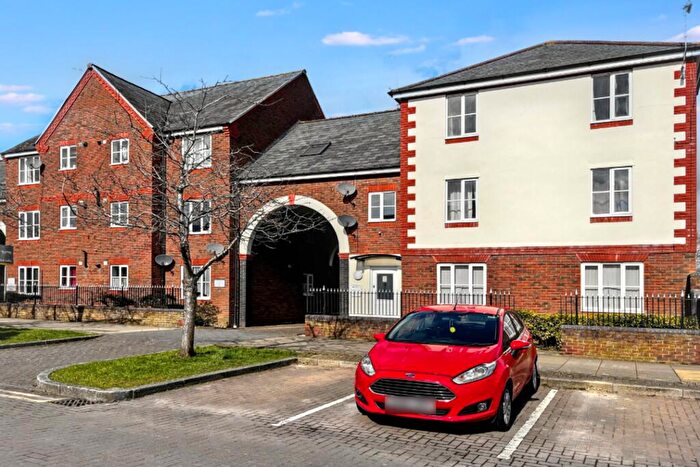 2 Bedroom Flat For Sale In Shearwood Road, Peatmoor, Swindon, SN5