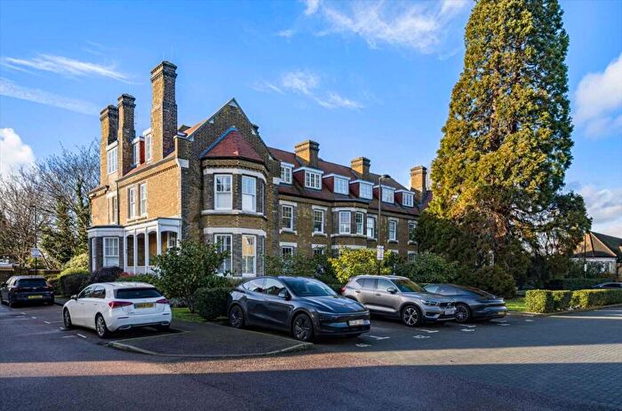 3 Bedroom Apartment For Sale In Martin Drive, Dartford, DA2