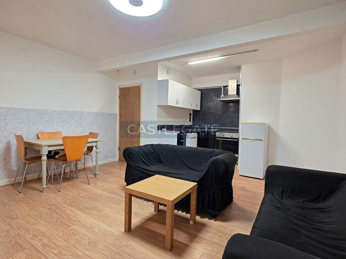 2 Bedroom Flat To Rent In Fitzwilliam House, Fitzwilliam Street, Huddersfield, HD1