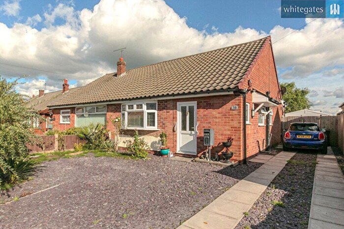 3 Bedroom Bungalow For Sale In Kipling Way, Crewe, Cheshire, CW1