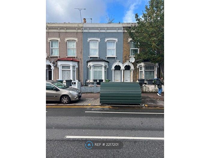 2 Bedroom Flat To Rent In High Road Leytonstone, London, E11