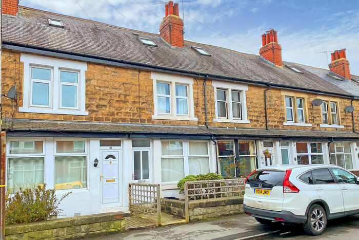 2 Bedroom Town House To Rent In Hookstone Avenue, Harrogate, HG2