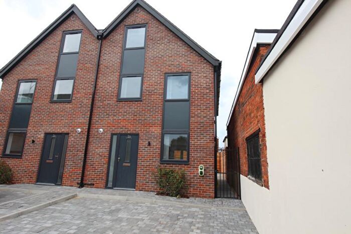 3 Bedroom Semi Detached House To Rent In Addlestone, Surrey, KT15