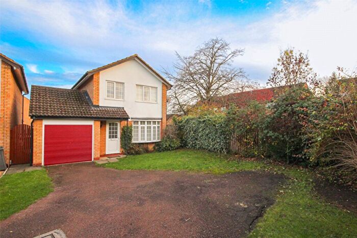 3 Bedroom Detached House For Sale In Chelmer Close, Bedford, Bedfordshire, MK41