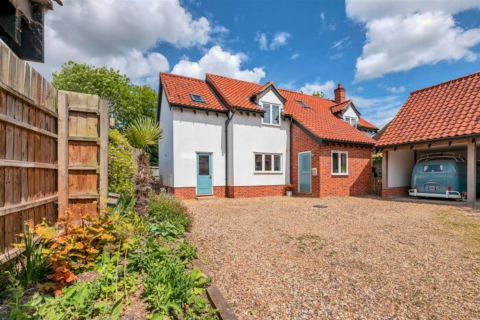 4 Bedroom Detached House For Sale In Stow Road, Ixworth, Bury St. Edmunds, IP31