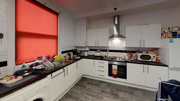 4 Bedroom Terraced House To Rent In Ashville Avenue, Leeds, West Yorkshire, LS6