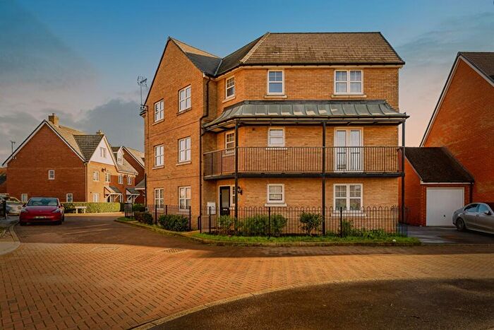 5 Bedroom Semi Detached House For Sale In Tyson Road, Aylesbury, HP18