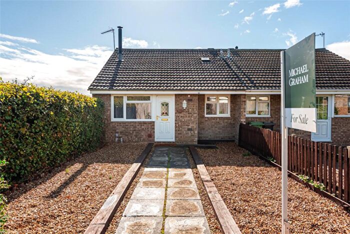 2 Bedroom Bungalow For Sale In Lewis Close, Newport Pagnell, Buckinghamshire, MK16