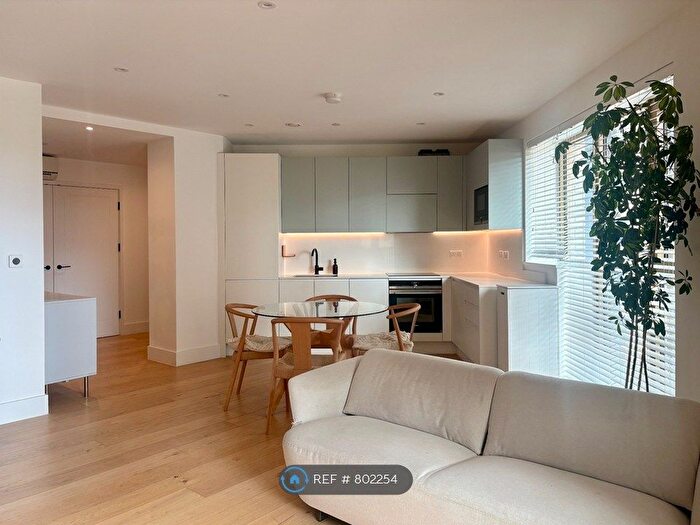2 Bedroom Flat To Rent In Hive House, Brentford, TW8