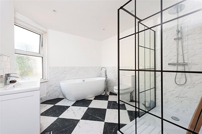 4 Bedroom Semi-Detached House To Rent In Geldeston Road, London, E5
