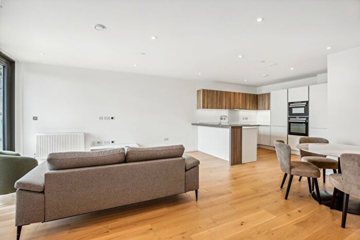 2 Bedroom Flat To Rent In Twickenham Gateway, London Road, Twickenham, TW1