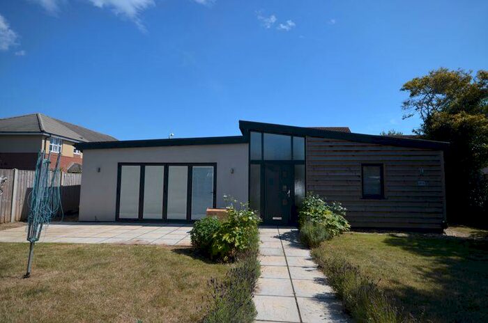 2 Bedroom Detached Bungalow To Rent In Orpen Road, Sholing, Southampton, SO19