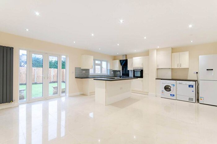 3 Bedroom End Of Terrace House To Rent In Gainsborough Road, New Malden, KT3