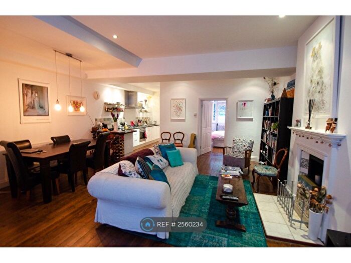 2 Bedroom Flat To Rent In Ladbroke Grove, London, W10