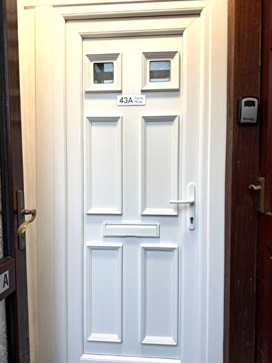 2 Bedroom Flat To Rent In Perth Road, Cowdenbeath, Fife, KY4