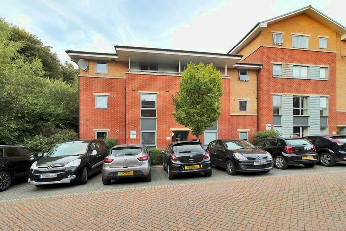 2 Bedroom Flat To Rent In Jackwood Court, Jackwood Way, Tunbridge Wells, Kent, TN1