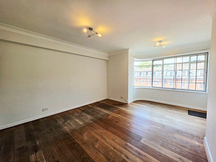 2 Bedroom Flat To Rent In Stanbury Court, Englands Lane, Belsize Park, NW3