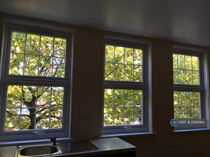 2 Bedroom Flat To Rent In Whetstone, London, N20