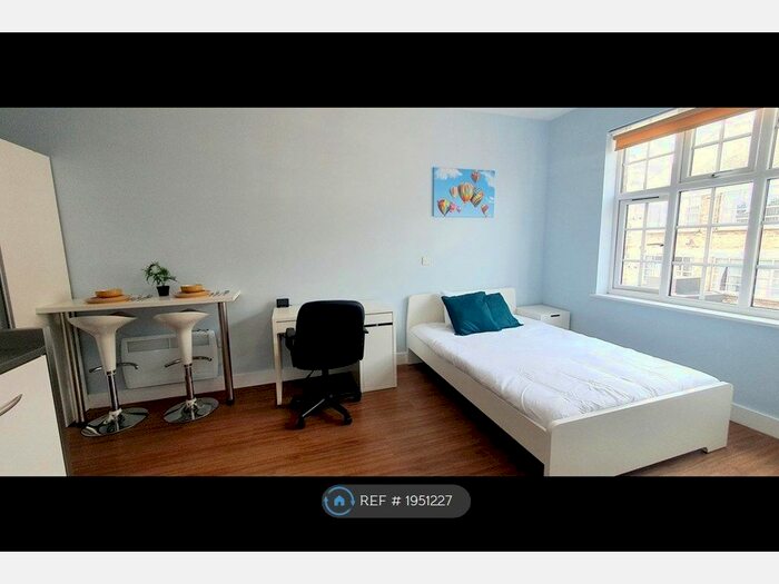 Studio To Rent In Majestic Court, Stoke-On-Trent, ST4