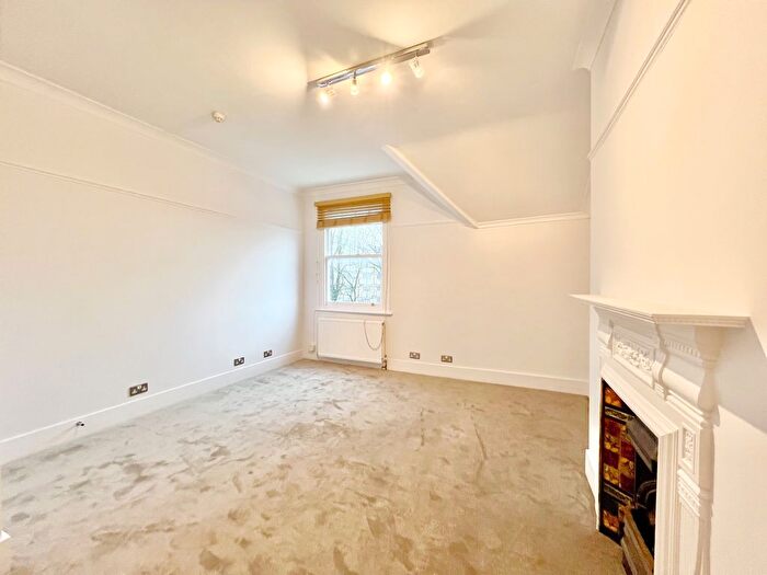 3 Bedroom Flat To Rent In Ornan Road, Belsize Park, NW3