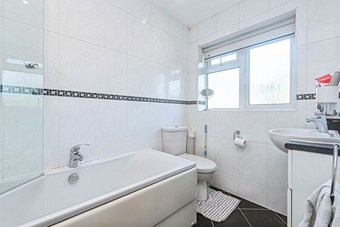 4 Bedroom Detached House For Sale In Ramptons Meadow, Tadley, Hampshire, RG26