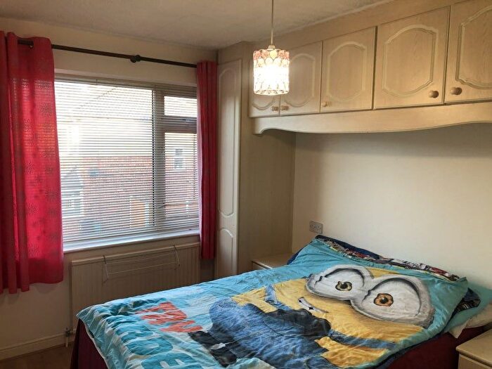 2 Bedroom Flat To Rent In Whalebone Lane South, Chadwell Heath, RM6