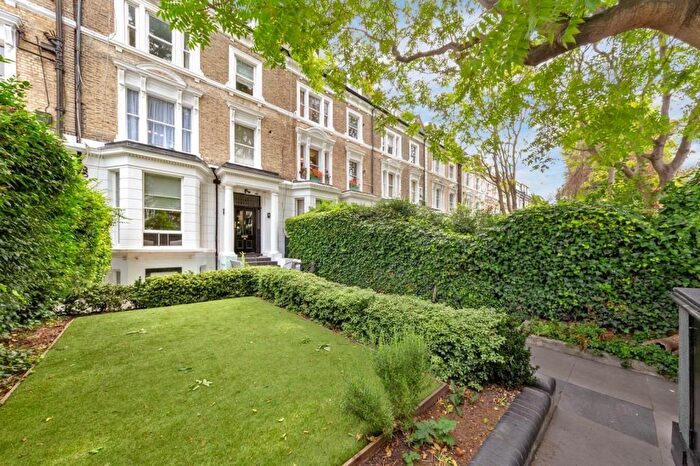 2 Bedroom Flat For Sale In Elsham Road, London, W14