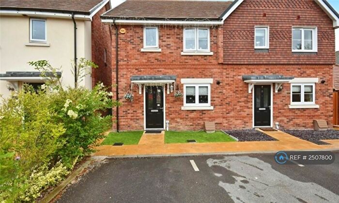 3 Bedroom Semi-Detached House To Rent In Red Kite Close, Reading, RG31