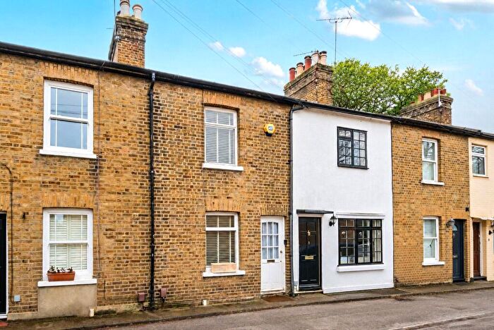 2 Bedroom Terraced House To Rent In Adelaide Place, Weybridge, KT13