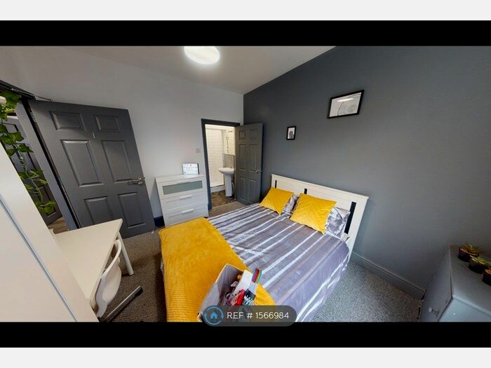 5 Bedroom Terraced House To Rent In Strawberry Road, Salford, M6