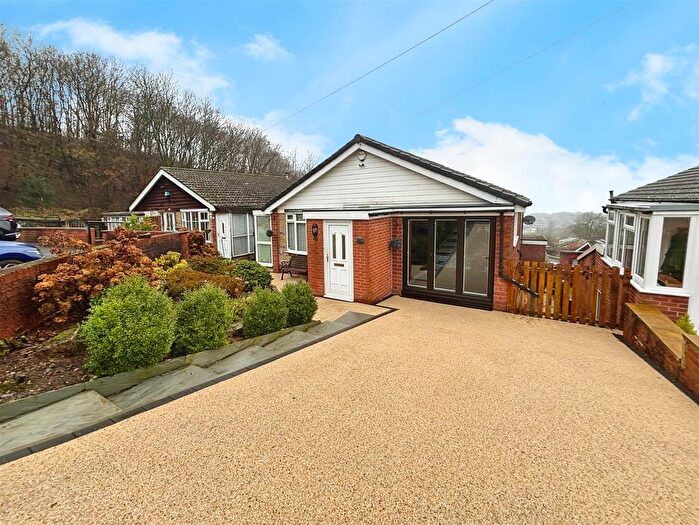 4 Bedroom Detached House For Sale In Frensham Grove, Bradford, BD7